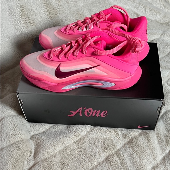 Nike women’s Aja Wilson  Bright Pink Sneakers - Picture 2 of 7